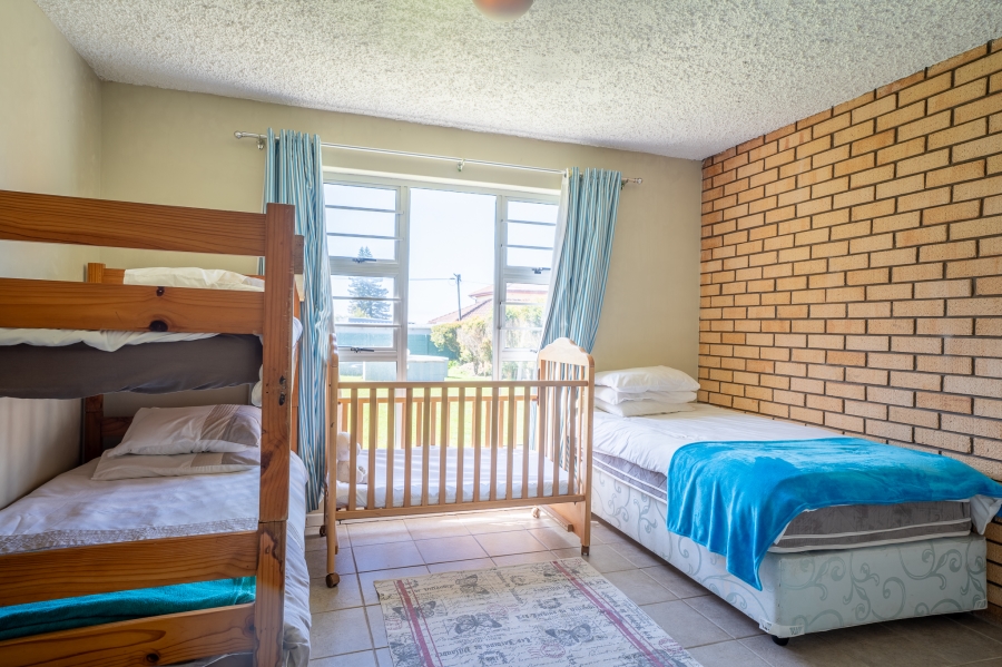5 Bedroom Property for Sale in Kidds Beach Eastern Cape